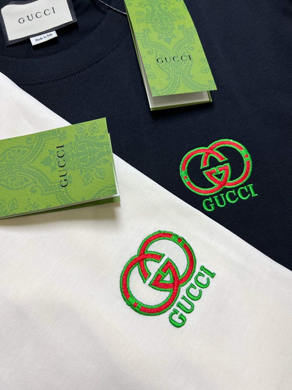 ブランドTシャツ側面デザイン